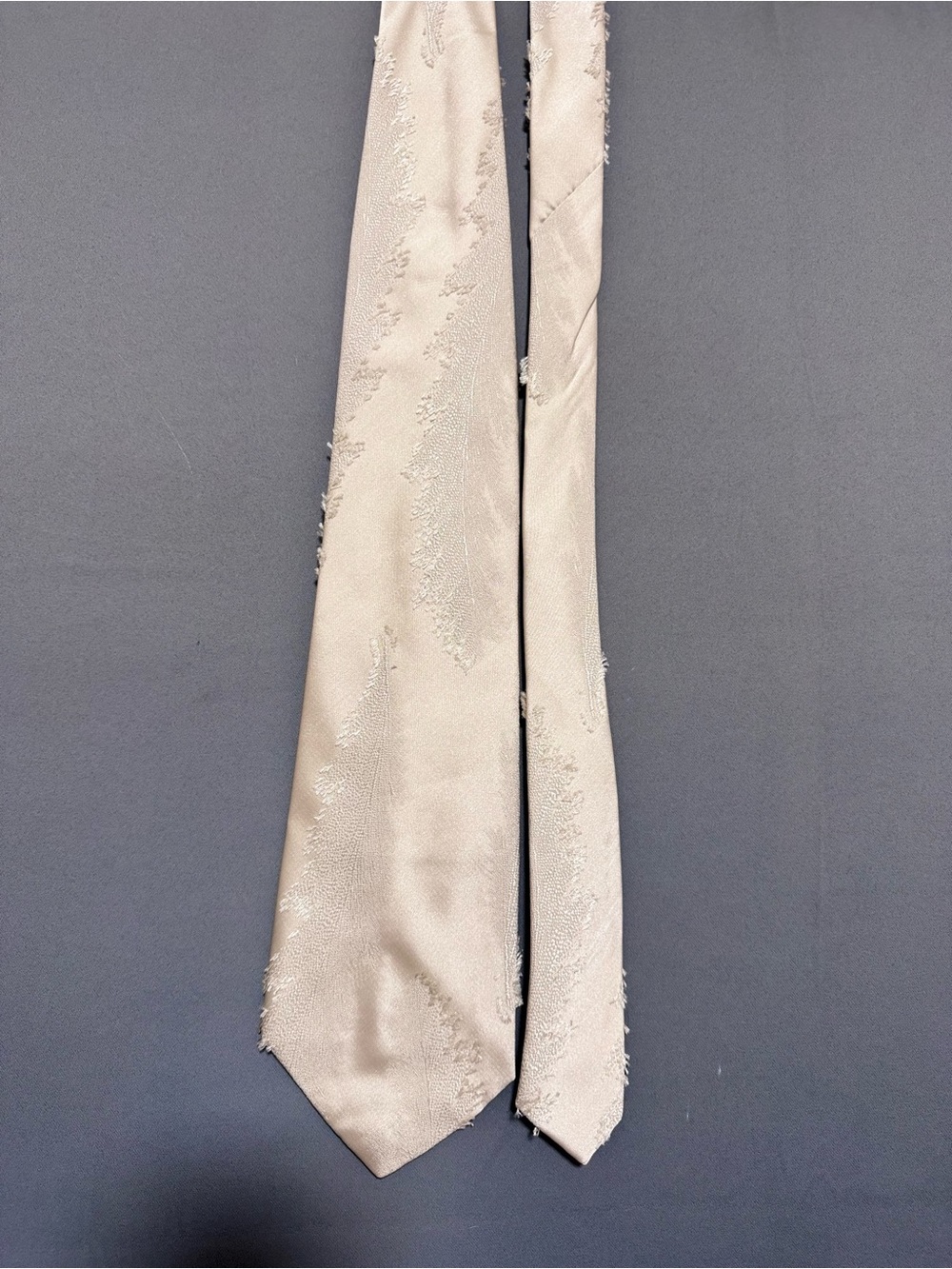 VTG Louis FΓ©raud Paris Ivory Jacquard Distressed Fringe Leaf Pattern Mens Tie